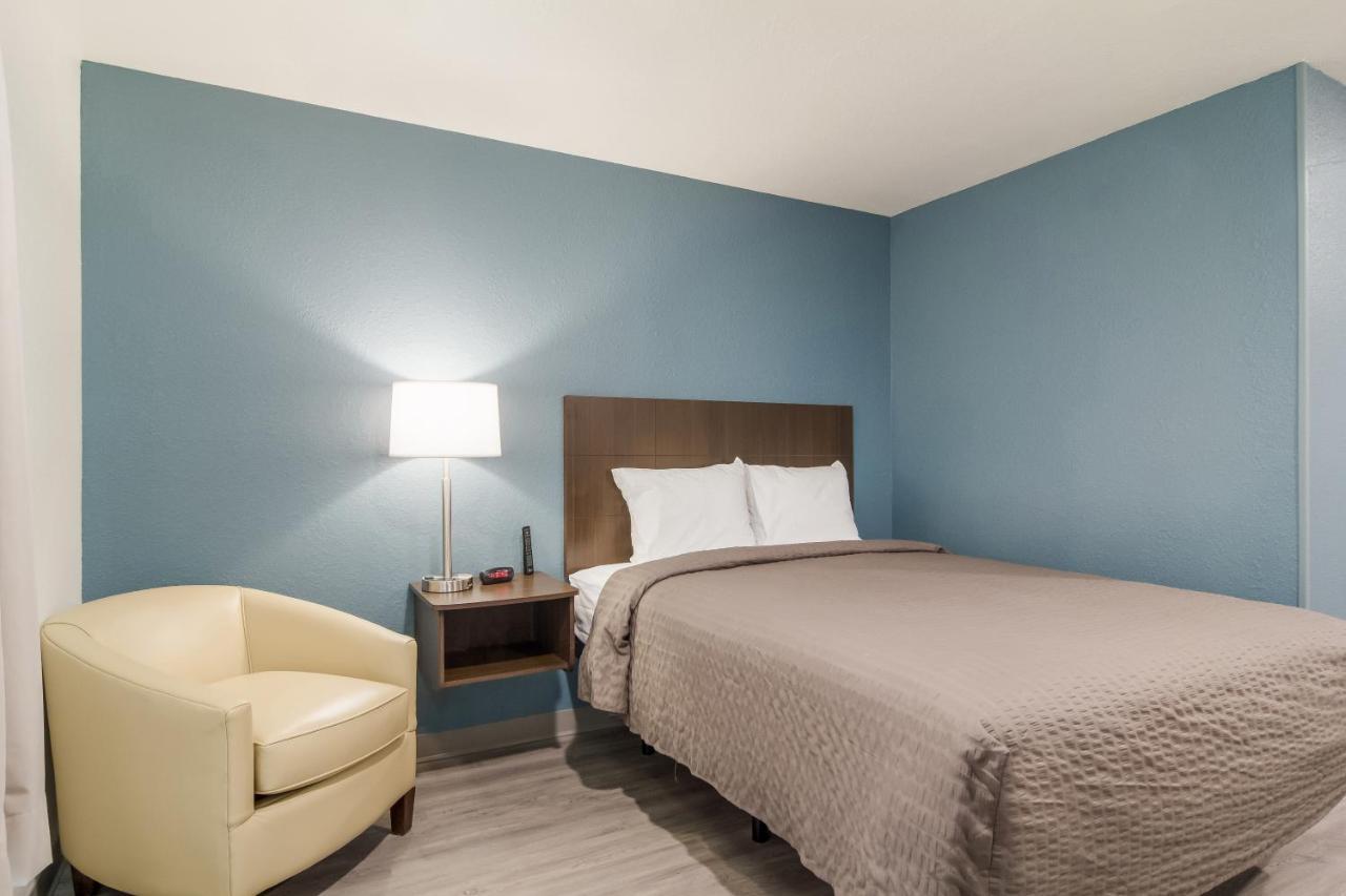 Woodspring Suites Dearborn Detroit Exterior foto